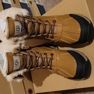 🎁UGG Adirondack III Lace Up Snow Boot in Chestnut